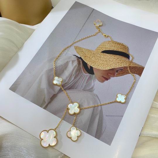 Van Cleef & Arpels necklace 0625